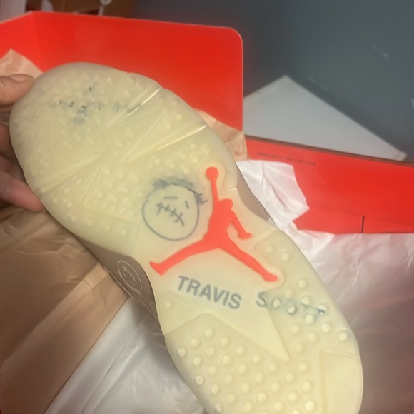 Travis Scott! Jordan kicks! Never worn brand new! Includes back pack/dustpack - Picture 5 of 12